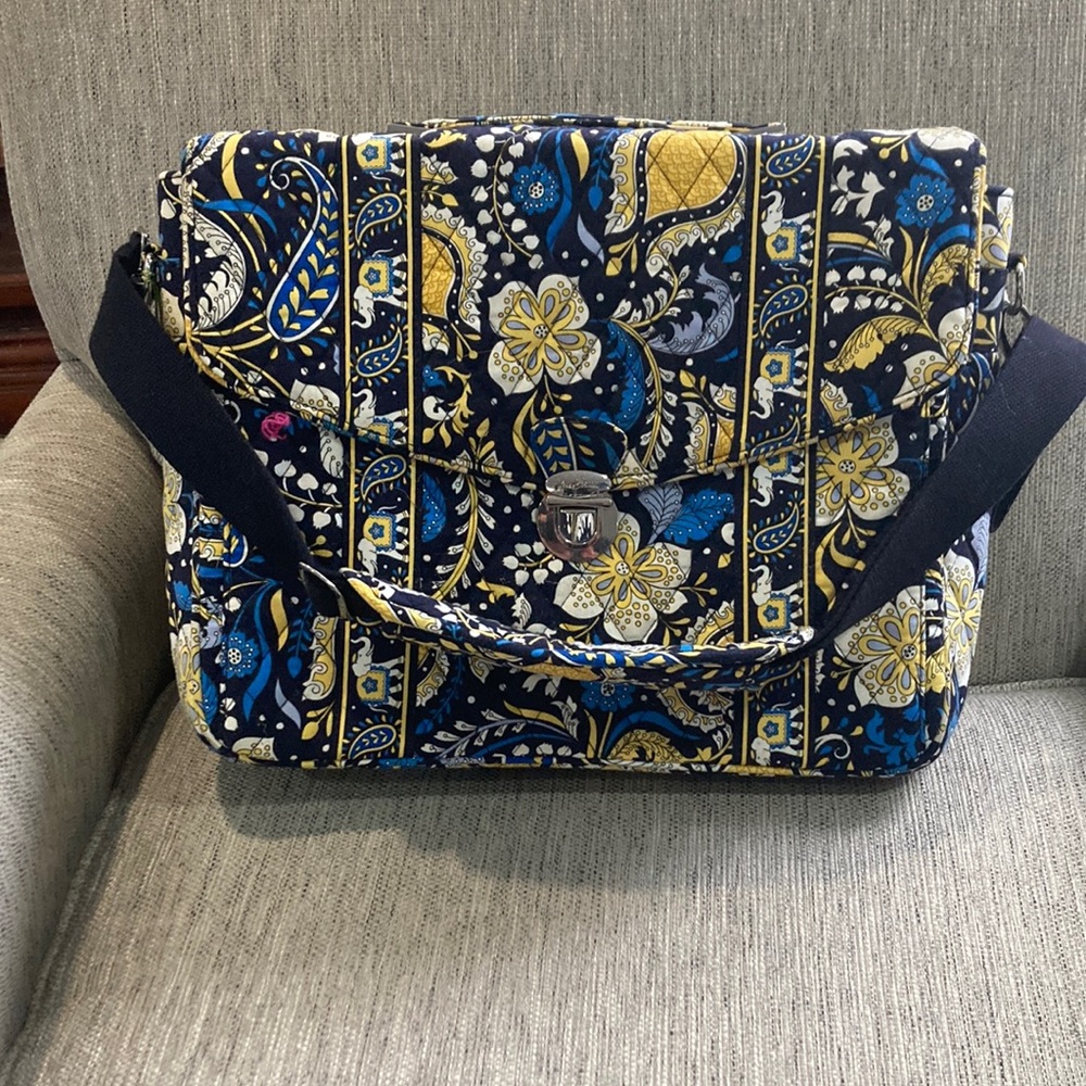 Oversized Vera Bradley crossbody bag in Ellie Blue pattern.